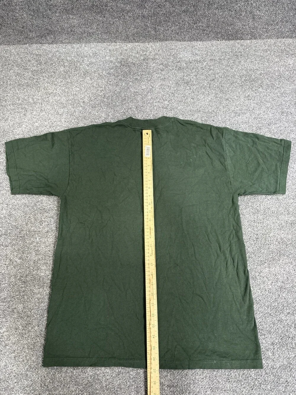 Vintage Gildan Santaâs Helper Christmas Cheer Green Graphic T Shirt Mens Large